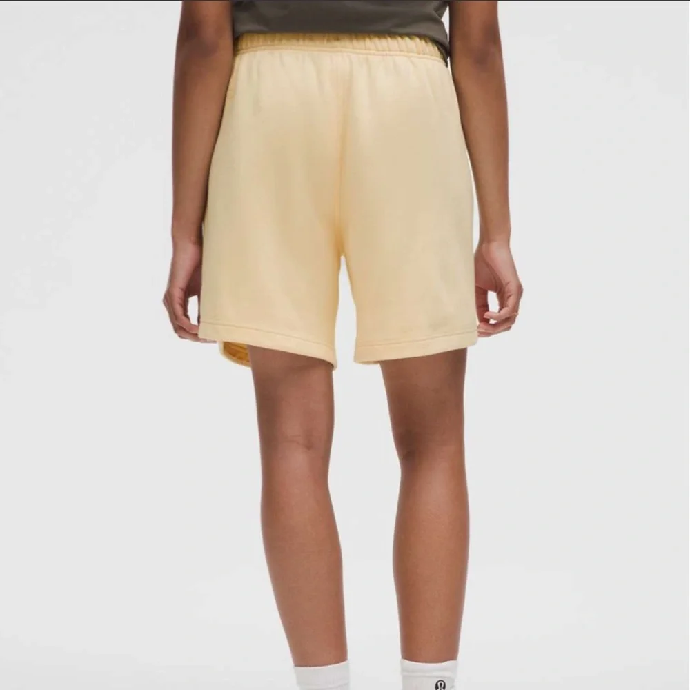 Scuba Mid-Rise Oversized Short 7" Graphic - Picture 4 of 8